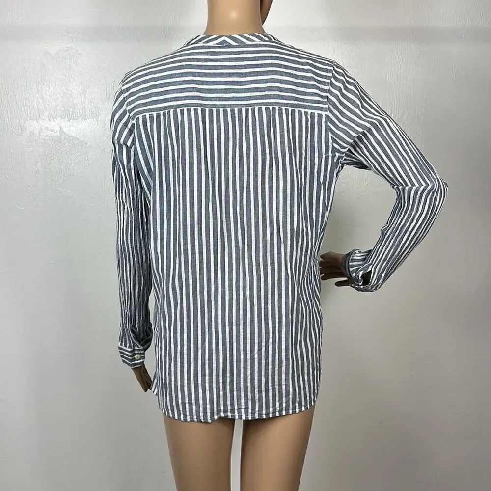 J. Crew Cotton White And Blue Striped Long Sleeves 1/2 Button Shirt Size 6